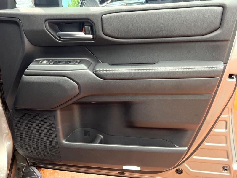 2025 Toyota Land Cruiser 250 3BA-TRJ250W (UW-6a9e2d2d24392)[23]