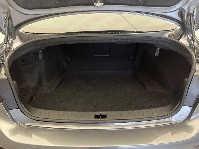 2015 Nissan Skyline DBA-YV37 (UW-6a9e2d618b6f7)[23]