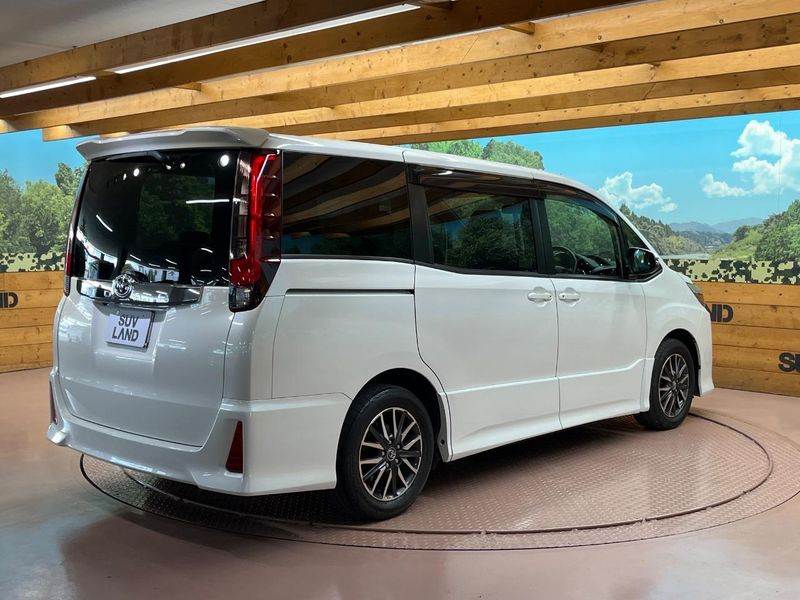 2014 Toyota Noah DBA-ZRR80W (UW-6a9e2d70d92af)[23]