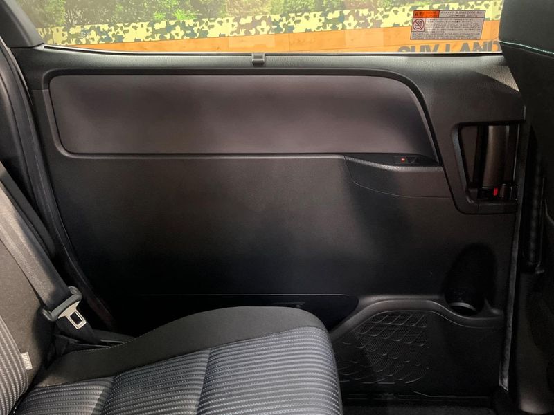 2014 Toyota Noah DBA-ZRR80W (UW-6a9e2d70d92af)[7]