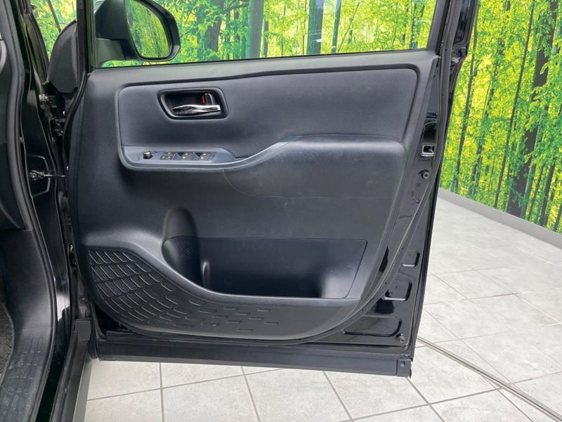 2015 Toyota Voxy DBA-ZRR80W (UW-6a9e2d7321bb7)[25]