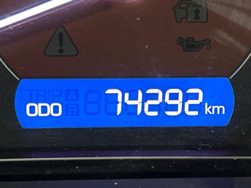 2018 Toyota Esquire DBA-ZRR85G (UW-6a9e2d8322b4b)[2]