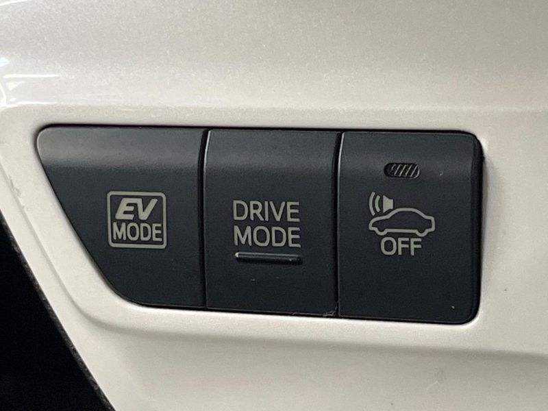 2016 Toyota Prius DAA-ZVW50 (UW-6a9e2d9e9cbb2)[28]