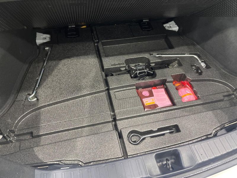 2017 Toyota Prius DAA-ZVW51 (UW-6a9e2da1deced)[11]