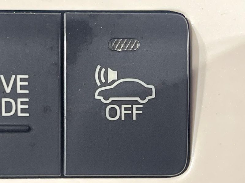 2016 Toyota Prius DAA-ZVW55 (UW-6a9e2da97f11d)[24]