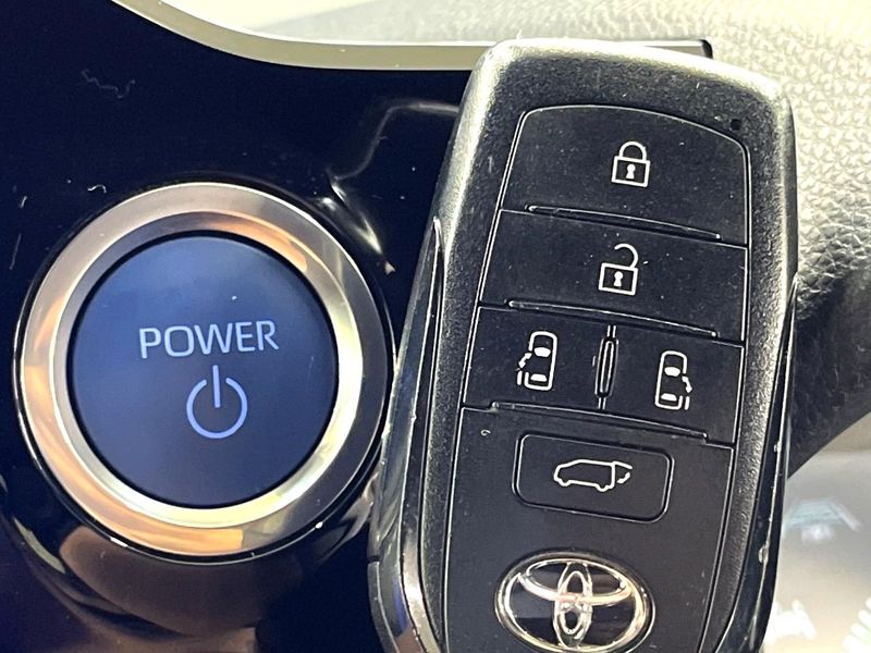 2022 Toyota Noah 6AA-ZWR90W (UW-6a9e2dba9ccfe)[11]