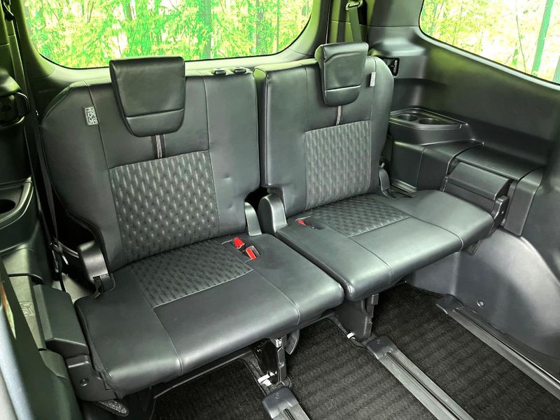 2022 Toyota Noah 6AA-ZWR90W (UW-6a9e2dba9ccfe)[28]