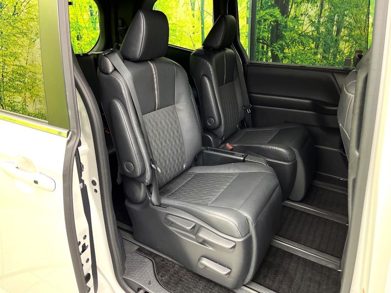 2022 Toyota Noah 6AA-ZWR90W (UW-6a9e2dba9ccfe)[29]