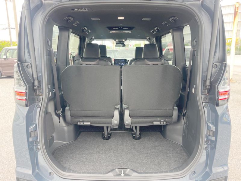 2023 Toyota Voxy 6AA-ZWR90W (UW-6a9e2dbf47cd4)[27]