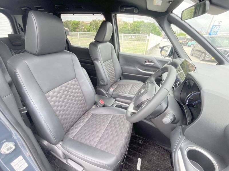 2023 Toyota Voxy 6AA-ZWR90W (UW-6a9e2dbf47cd4)[29]