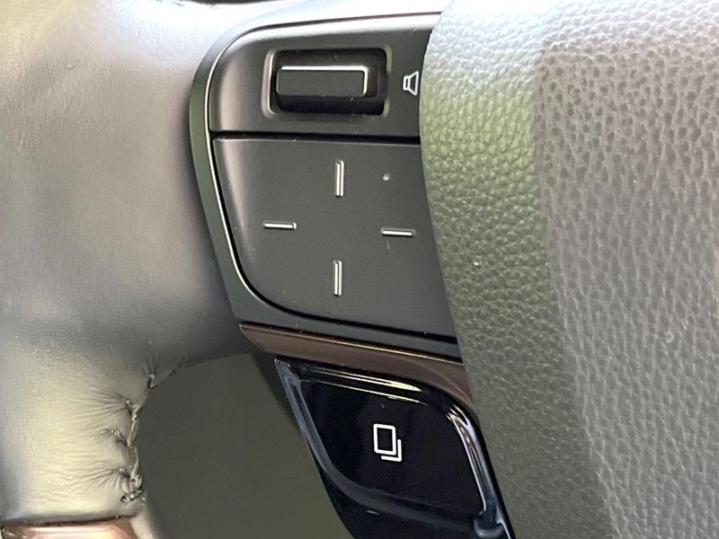 2024 Toyota Vellfire Hybrid 6AA-AAHH40W (UW-6a9f7b1e35695)[21]