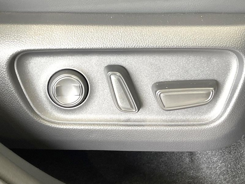 2026 Toyota RAV4 6AA-AXAN64 (UW-6a9f7b67f1a50)[27]