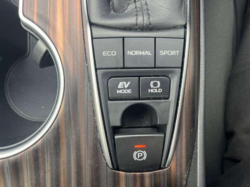 2017 Toyota Camry DAA-AXVH70 (UW-6a9f7b77dba74)[26]