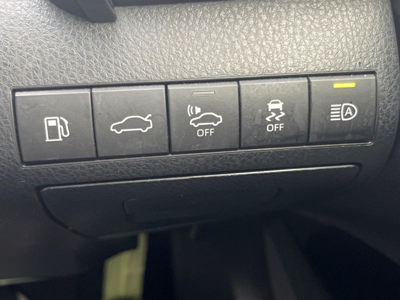 2017 Toyota Camry DAA-AXVH70 (UW-6a9f7b77dba74)[23]
