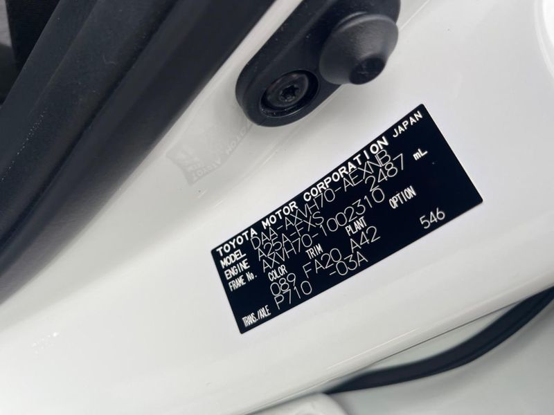 2017 Toyota Camry DAA-AXVH70 (UW-6a9f7b77dba74)[1]