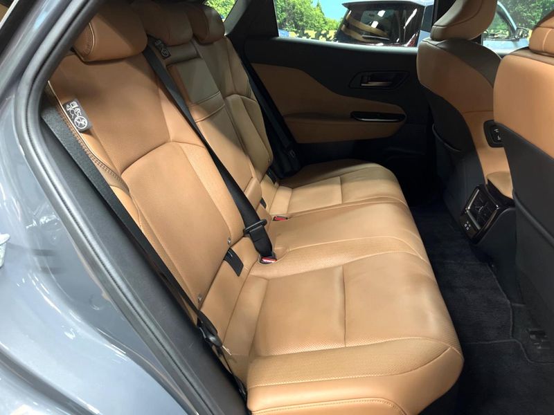2024 Toyota Crown Sports 6AA-AZSH36W (UW-6a9f7b8aa407f)[19]