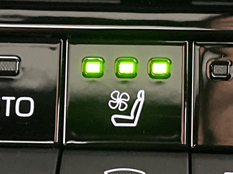 2024 Toyota Crown Sports 6AA-AZSH36W (UW-6a9f7b8d21e1e)[17]