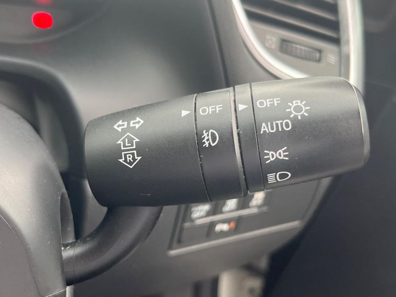 2016 Mazda Axela Sports LDA-BMLFS (UW-6a9f7bc79fe69)[23]