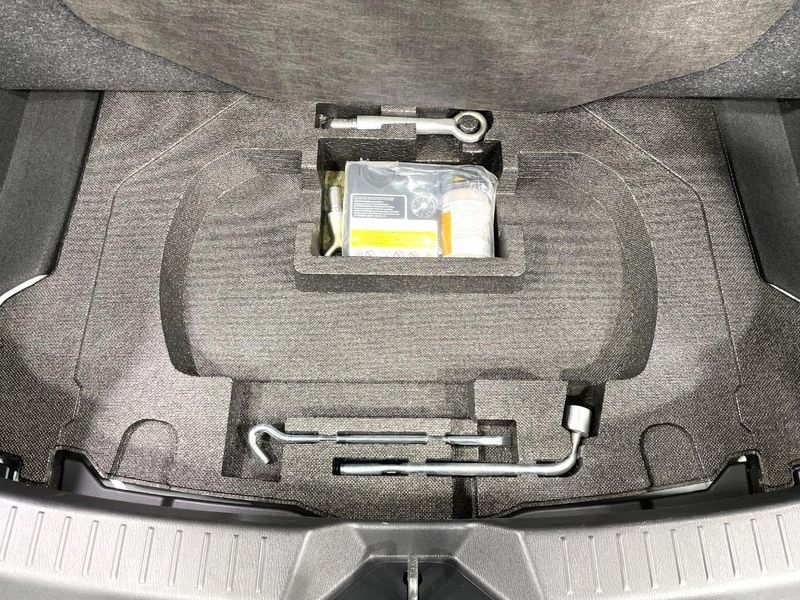 2017 Mazda Axela Sports LDA-BMLFS (UW-6a9f7bc7b54dc)[17]