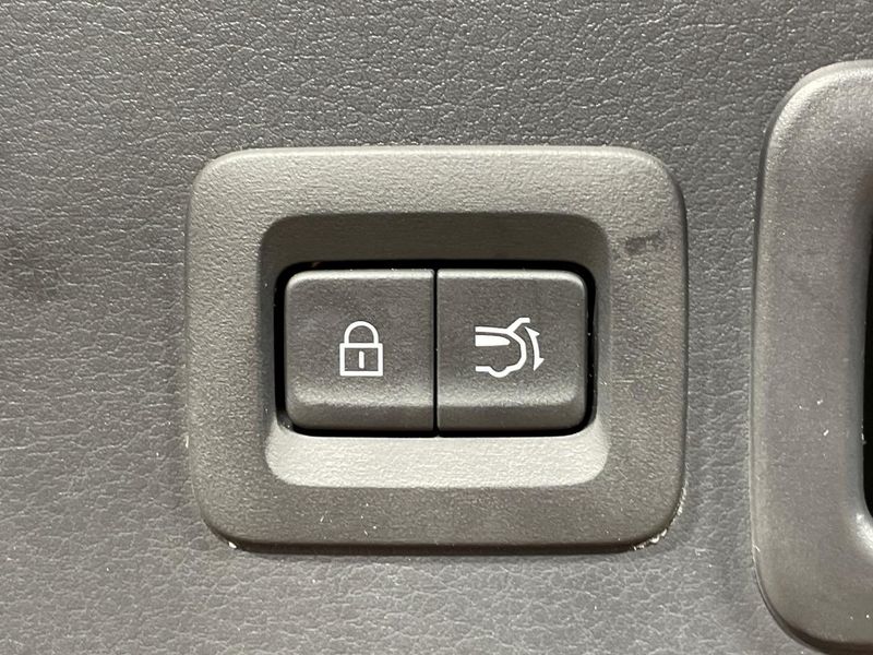 2019 Mazda CX-30 5BA-DMEP (UW-6a9f7bed3024a)[26]