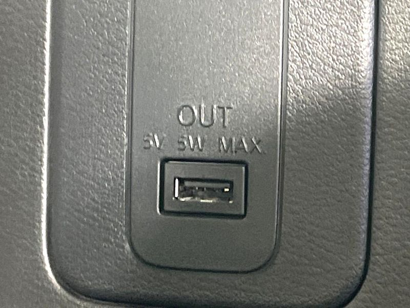 2016 Nissan Serena DAA-GC27 (UW-6a9f7c14a24d0)[26]