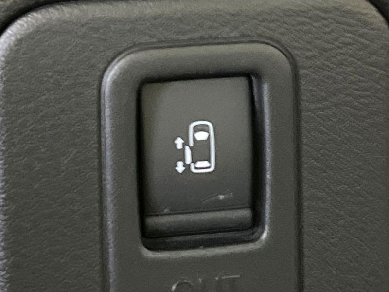 2016 Nissan Serena DAA-GC27 (UW-6a9f7c14a24d0)[27]