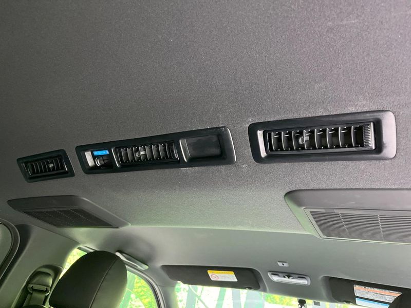 2023 Toyota Hiace Van 3DF-GDH206V (UW-6a9f7c192321a)[25]