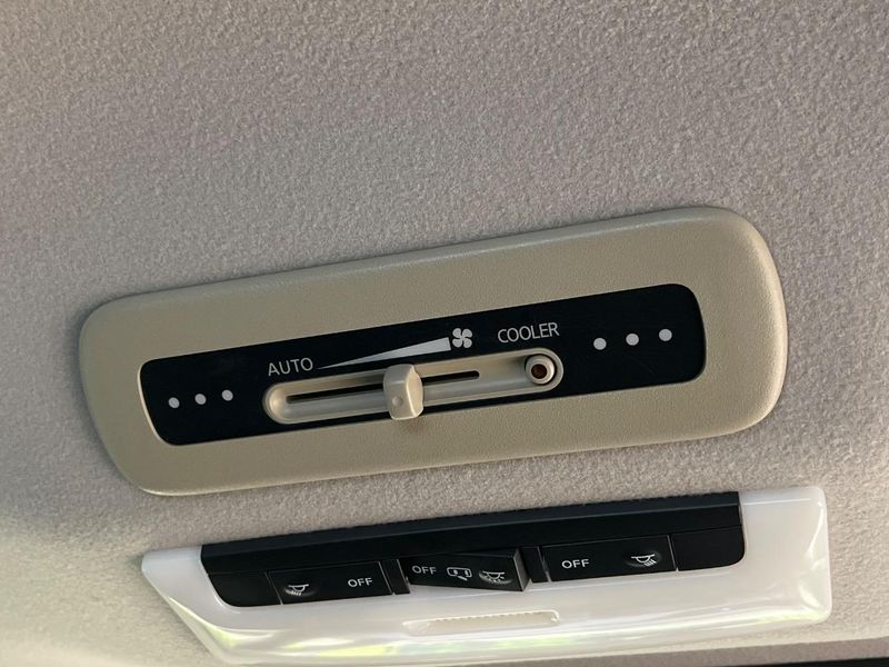 2017 Nissan Serena DAA-GFC27 (UW-6a9f7c233cffc)[26]