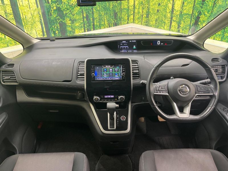 2017 Nissan Serena DAA-GFC27 (UW-6a9f7c233cffc)[28]