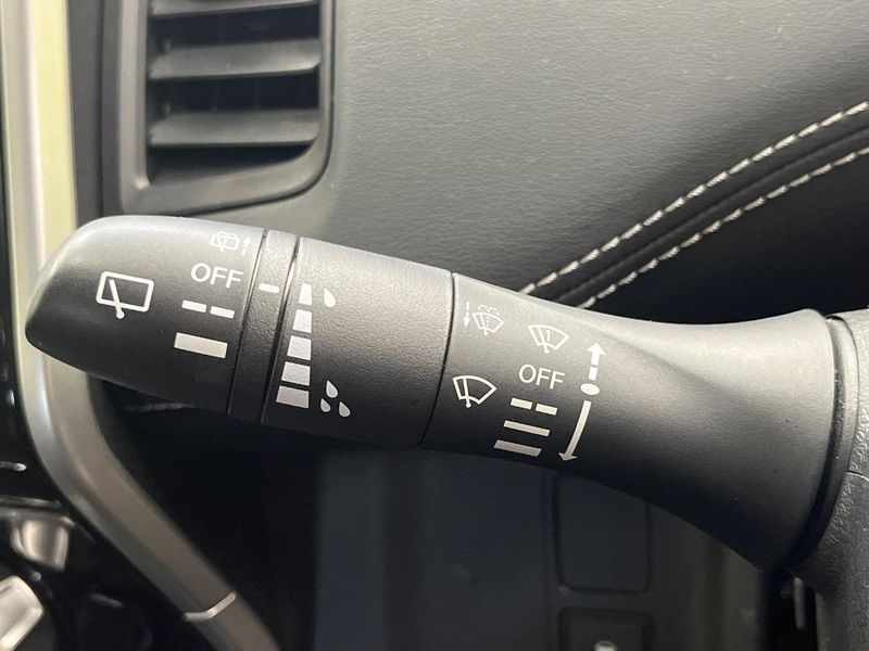 2017 Nissan Serena DAA-GFC27 (UW-6a9f7c233cffc)[24]