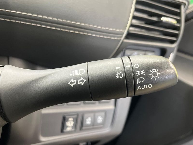 2017 Nissan Serena DAA-GFC27 (UW-6a9f7c233cffc)[23]