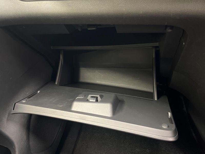 2017 Nissan Serena DAA-GFC27 (UW-6a9f7c233cffc)[11]