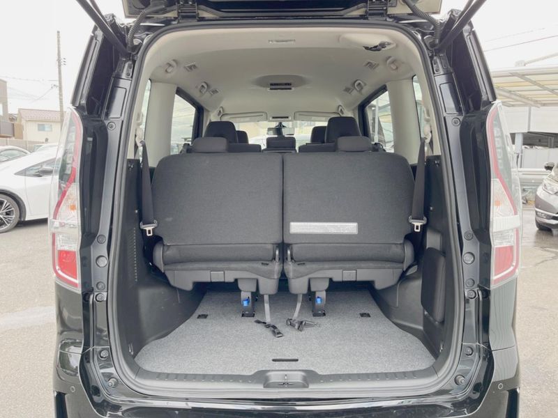 2022 Nissan Serena 5AA-GFC27 (UW-6a9f7c282b8bf)[12]