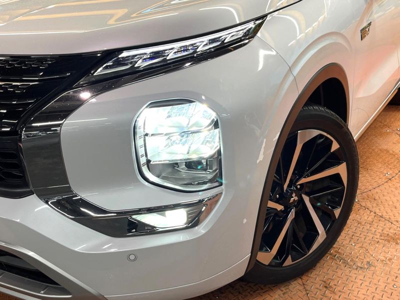 2022 Mitsubishi OUTLANDER PHEV 5LA-GN0W (UW-6a9f7c34efd21)[20]