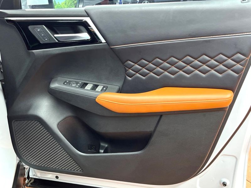2022 Mitsubishi OUTLANDER PHEV 5LA-GN0W (UW-6a9f7c34efd21)[26]