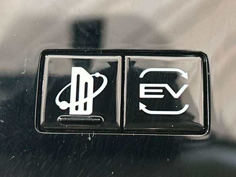 2022 Mitsubishi OUTLANDER PHEV 5LA-GN0W (UW-6a9f7c35420ab)[27]