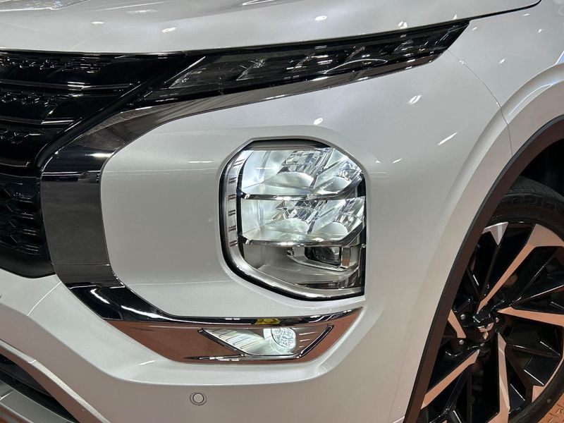 2022 Mitsubishi OUTLANDER PHEV 5LA-GN0W (UW-6a9f7c35420ab)[13]