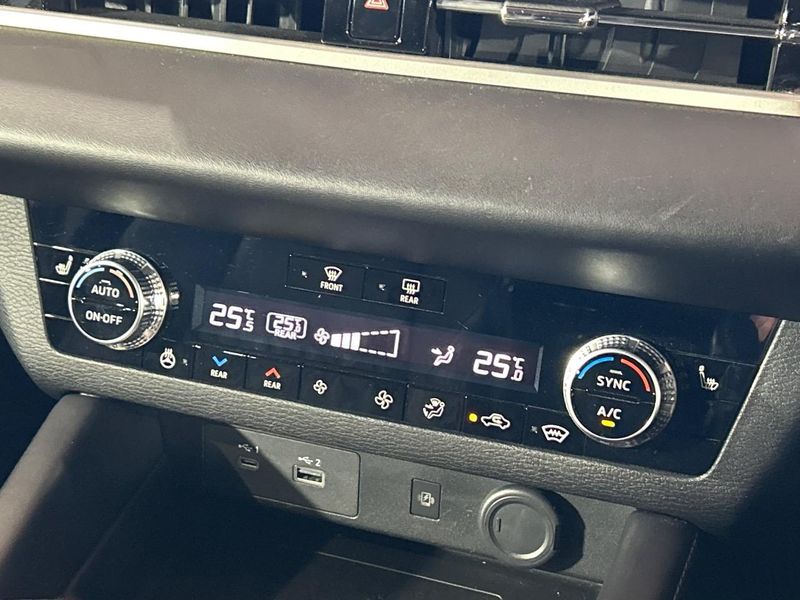 2022 Mitsubishi OUTLANDER PHEV 5LA-GN0W (UW-6a9f7c35420ab)[25]
