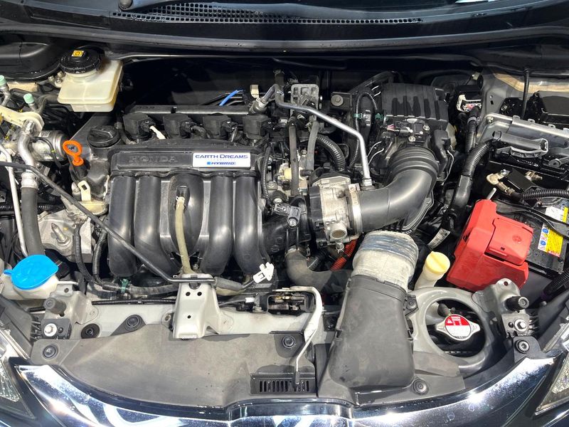 2016 Honda Fit Hybrid DAA-GP5 (UW-6a9f7c3ae1029)[5]