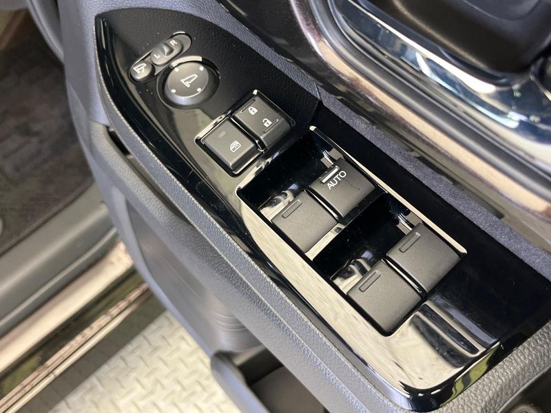 2018 Honda N-BOX CUSTOM DBA-JF3 (UW-6a9f7cb10dffa)[16]