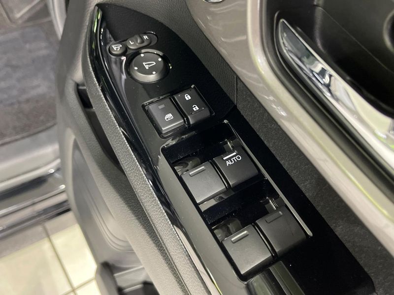 2022 Honda N-BOX CUSTOM 6BA-JF4 (UW-6a9f7cce72417)[26]