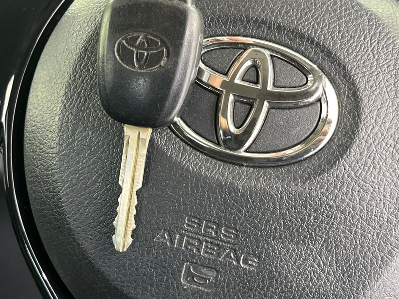 2017 Toyota Vitz DBA-KSP130 (UW-6a9f7d194d990)[29]