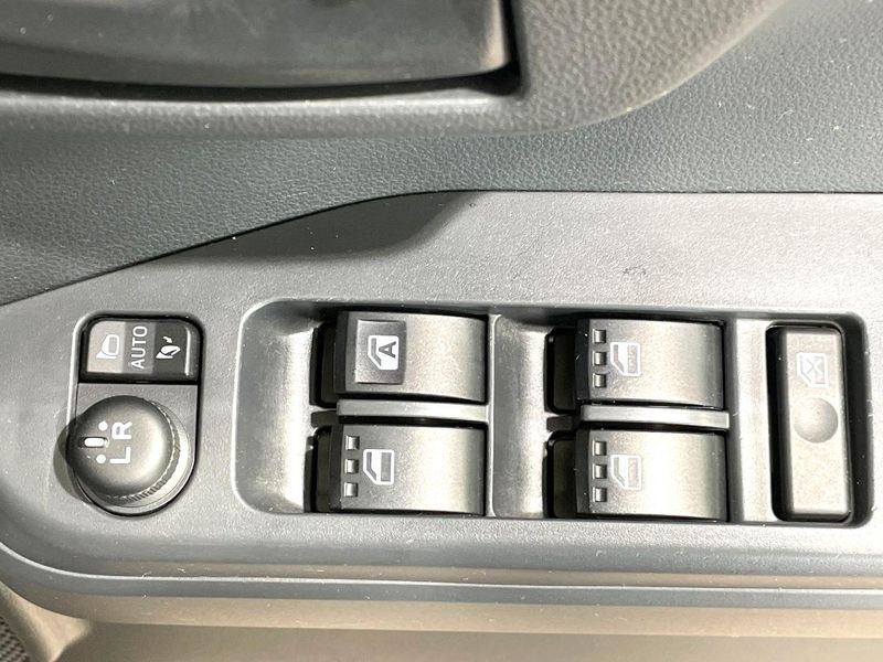 2018 Daihatsu Wake DBA-LA700S (UW-6a9f7d58635dc)[8]