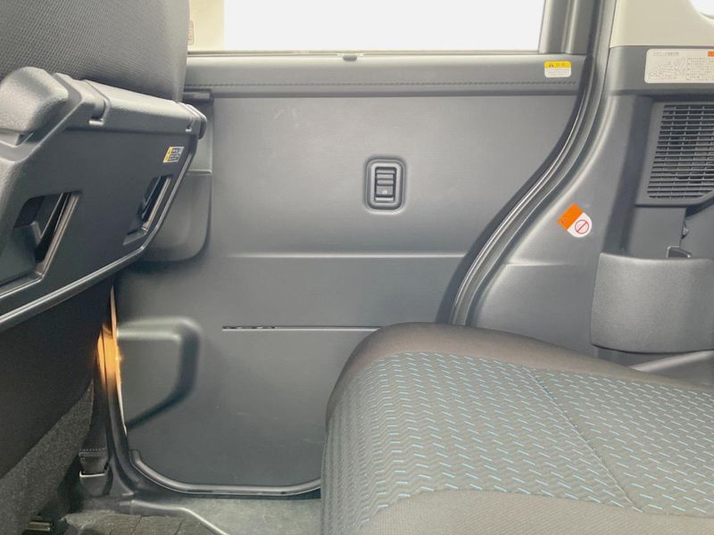 2023 Toyota Roomy 5BA-M900A (UW-6a9f7d8140a6d)[18]