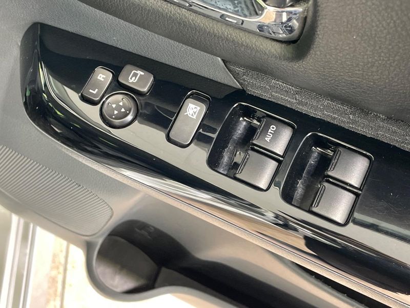 2013 Suzuki Spacia Custom DBA-MK32S (UW-6a9f7db1a29ae)[27]