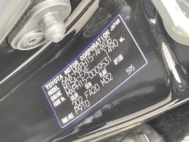 2021 Toyota Yaris 6AA-MXPH15 (UW-6a9f7e1061b11)[1]