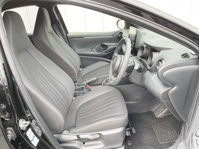 2021 Toyota Yaris 6AA-MXPH15 (UW-6a9f7e1061b11)[12]