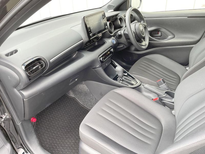 2021 Toyota Yaris 6AA-MXPH15 (UW-6a9f7e1061b11)[5]