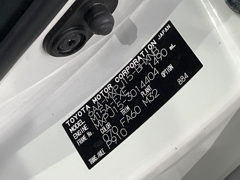 2022 Toyota Yaris Cross 6AA-MXPJ15 (UW-6a9f7e1d18192)[1]