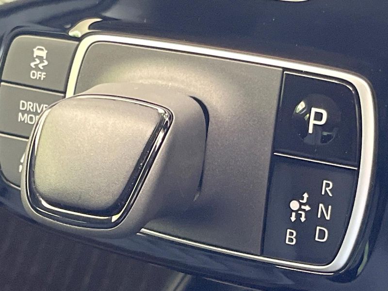 2023 Toyota Aqua 6AA-MXPK11 (UW-6a9f7e2239c6c)[21]